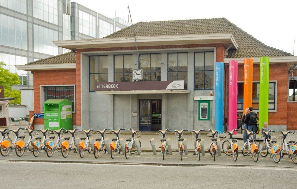 Et si on renommait la gare d’Etterbeek en gare d’Ixelles-Universités ?